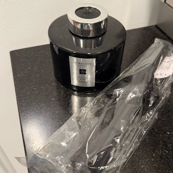 Jo Malone Black Candle with Silver Accents - Picture 1 of 1